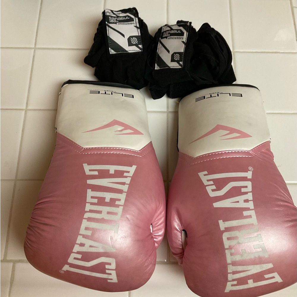 WOMEN’S EVERLAST PINK WHITE BOXING GLOVES WITH SANABUL 180” HANDWRAPS